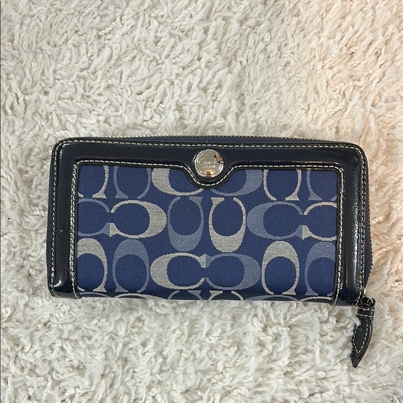 Coach Long Zip Around Signature Jacquard Navy & Gray Wallet Silver Hardware EUC - Picture 1 of 11